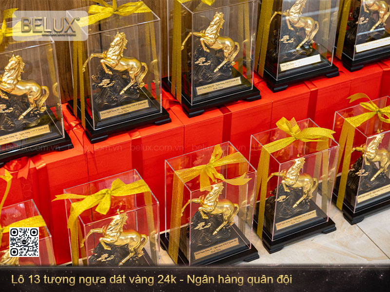 Lô 13 Tượng Ngựa Dát Vàng 24K Cho Ngân Hàng MB Bank